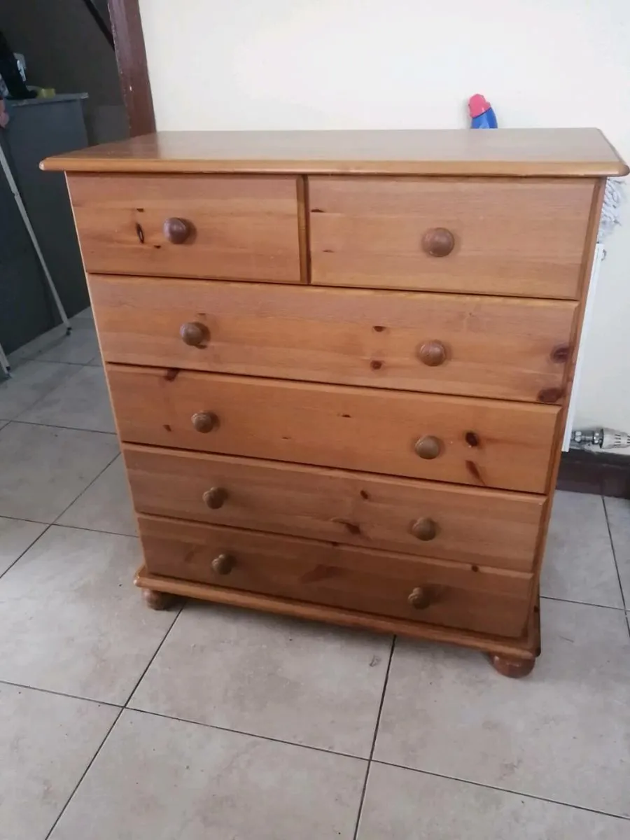 Chest of drawers