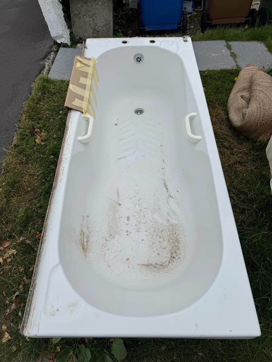 Acrylic Bathtub - Image 2
