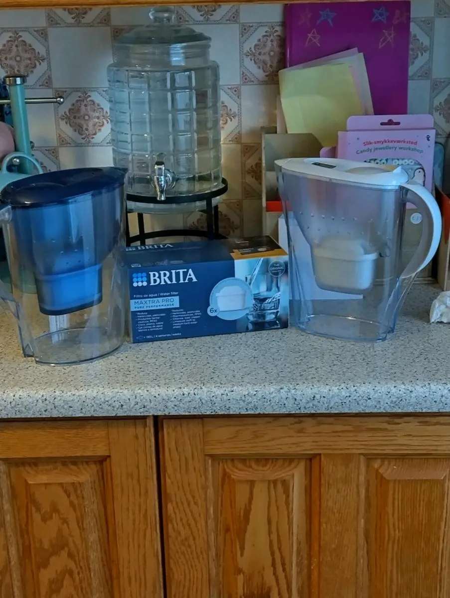 2 brita water filter jugs and box of filters