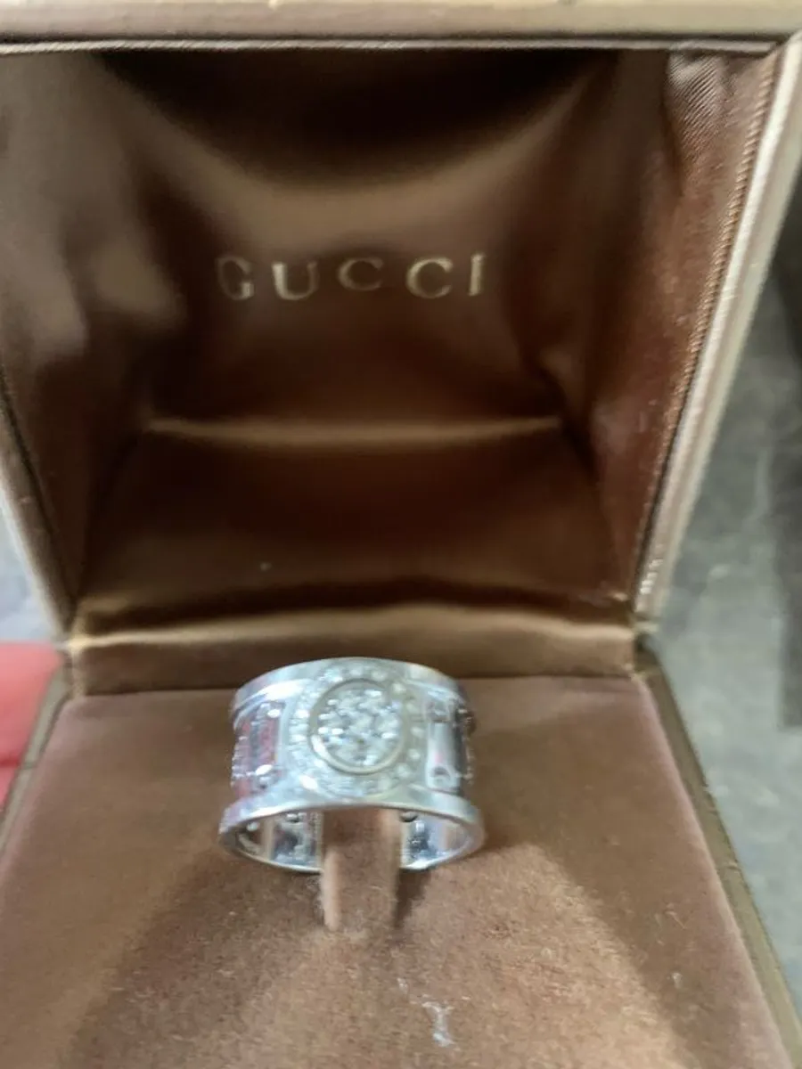 Gucci twirl ring  18ct white gold and diamond - Image 2