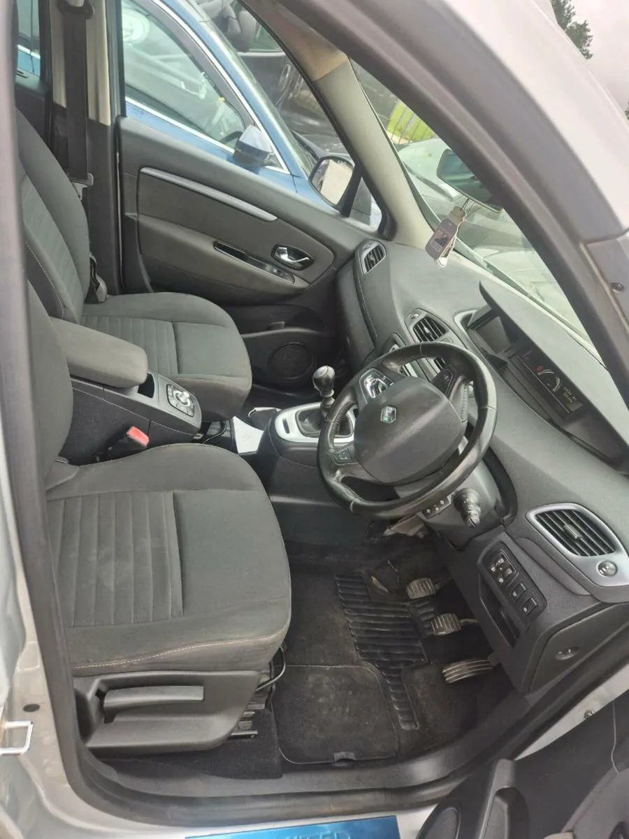 2016 renault 7 seater - Image 4