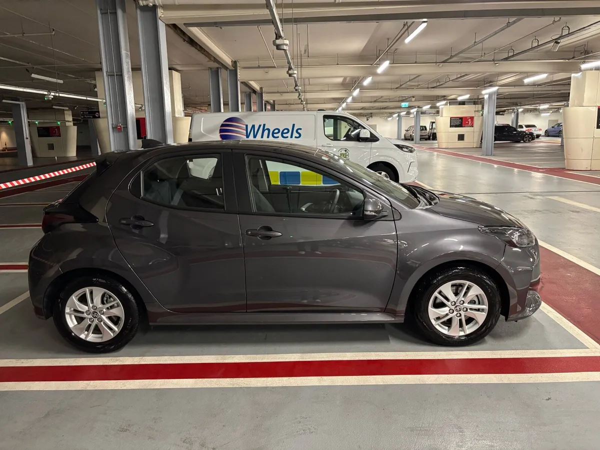 Toyota Yaris 2023 Low mileage - Image 3