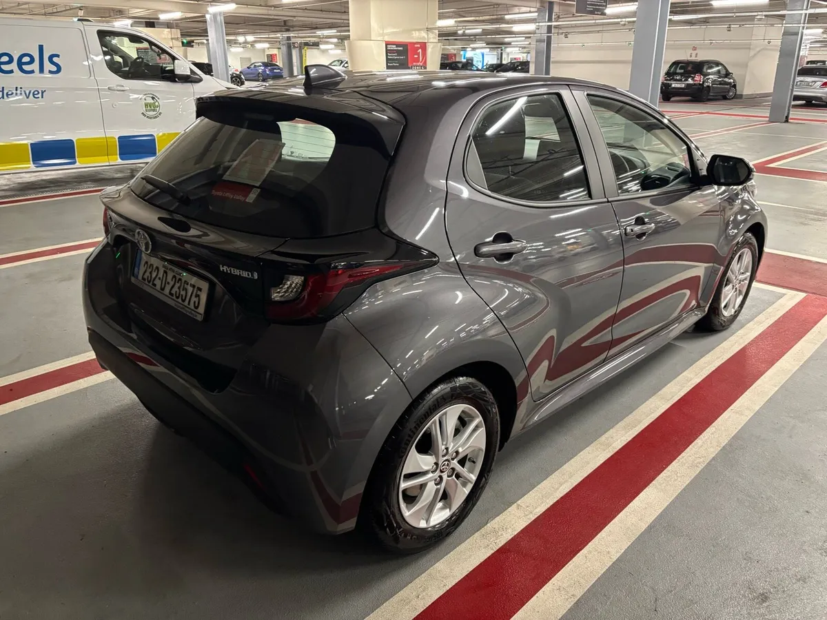 Toyota Yaris 2023 Low mileage - Image 4