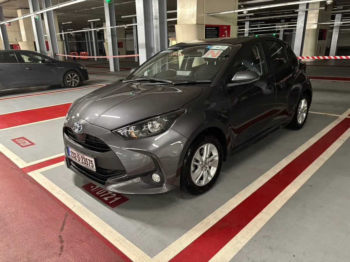 Toyota Yaris 2023 Low mileage - Image 1