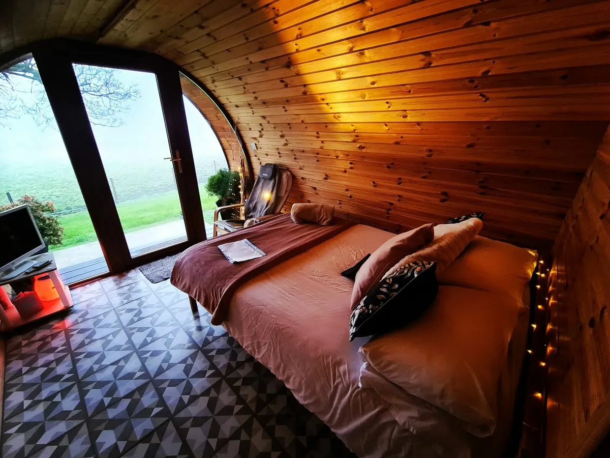 Glamping pod - shepards hut - Image 2