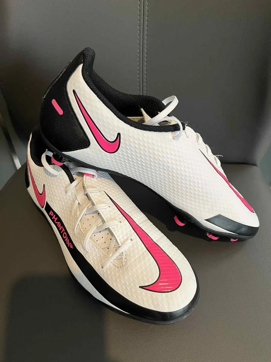 Football boots - Image 1
