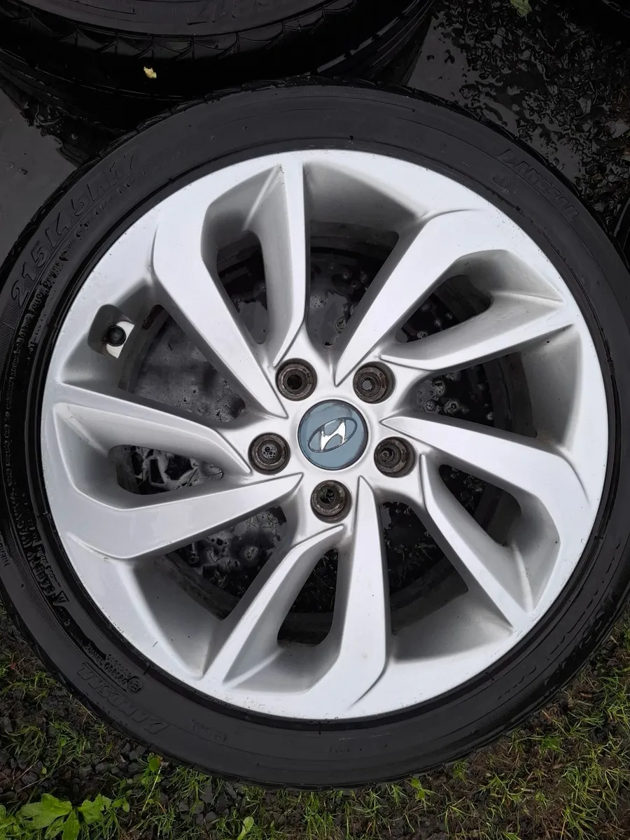 17" Genuine Hyundai Alloys with tyres - Image 1