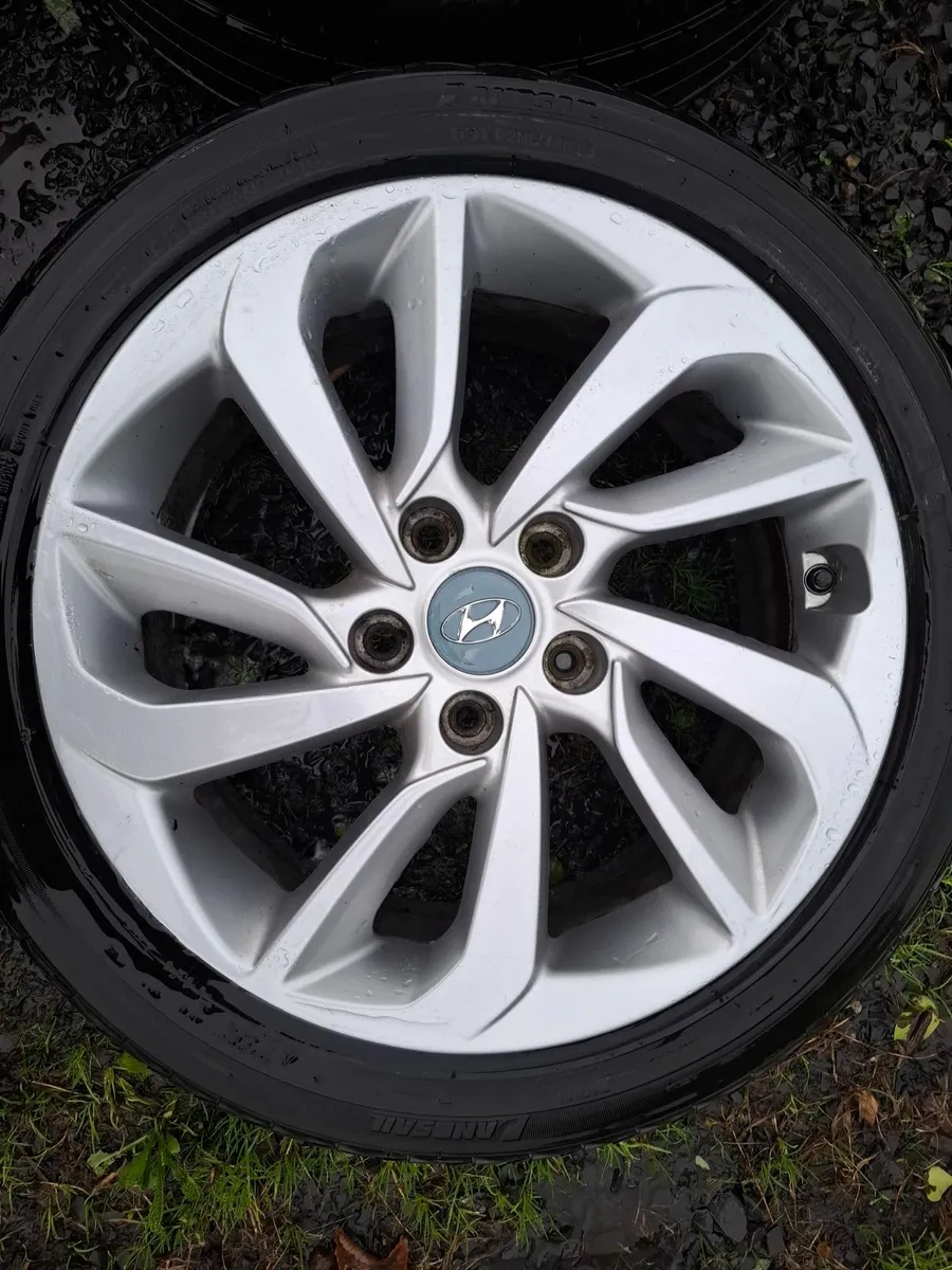 17" Genuine Hyundai Alloys with tyres - Image 2