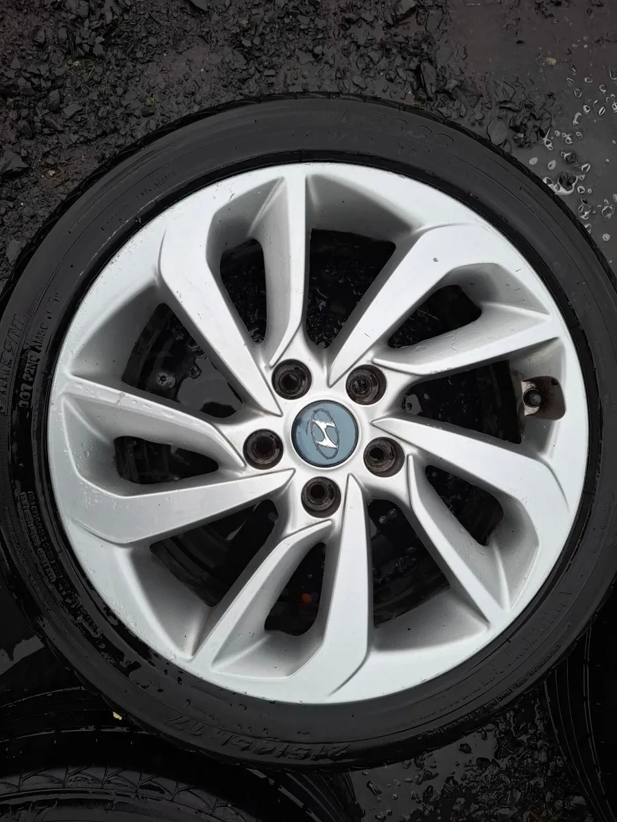 17" Genuine Hyundai Alloys with tyres - Image 4