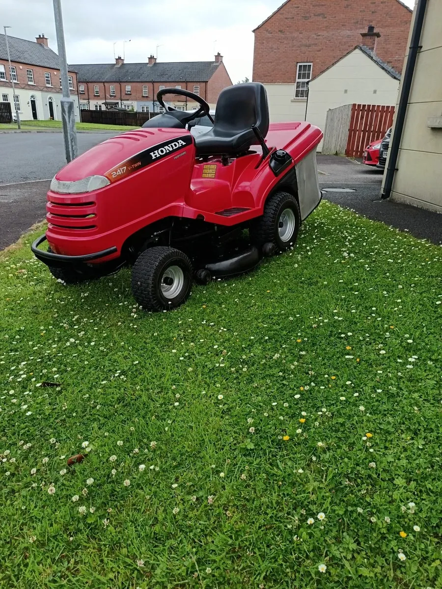 Honda ride on lawnmower - Image 2