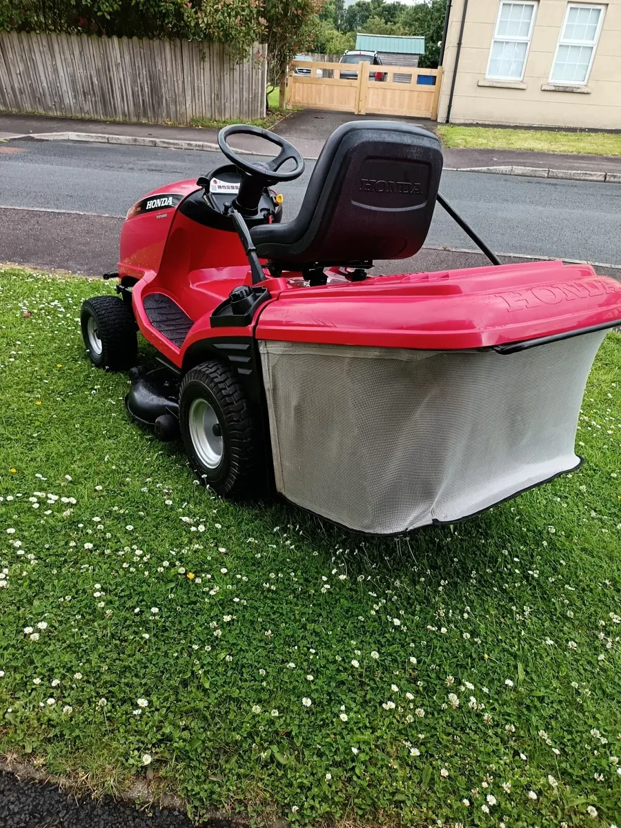 Honda ride on lawnmower - Image 3