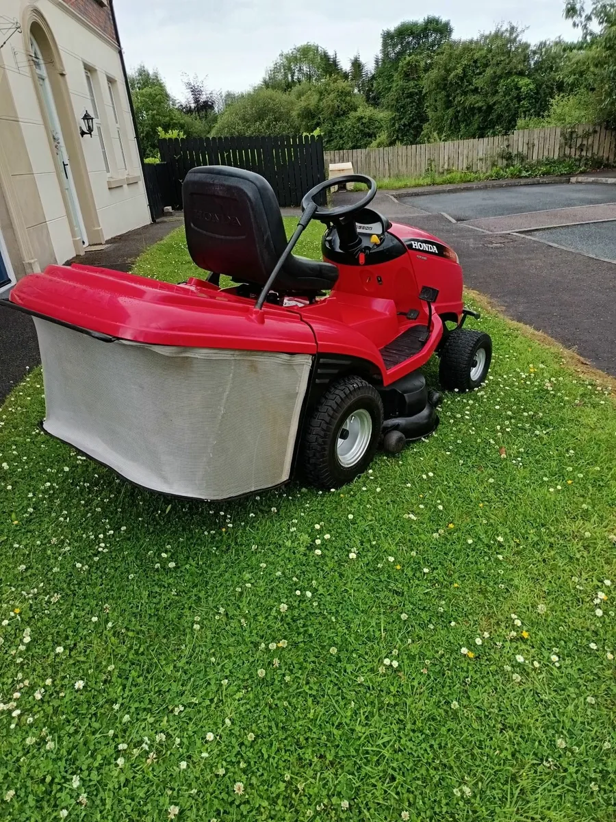 Honda ride on lawnmower - Image 4