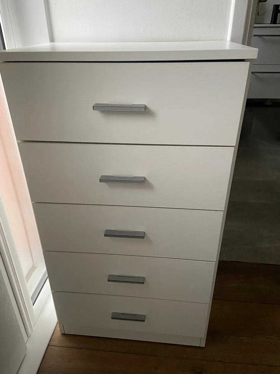 Chest of drawers