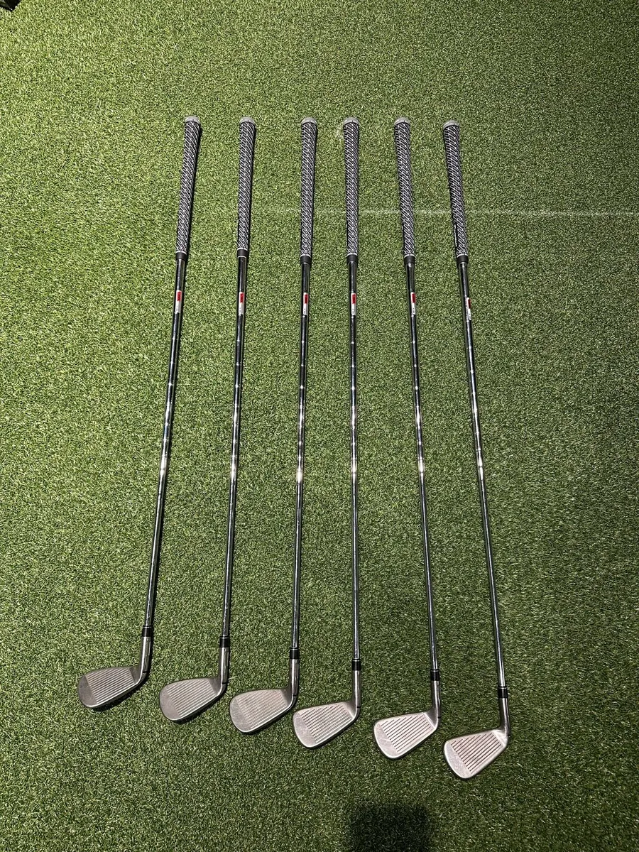 Taylormade M5 Irons 5-PW RH regular steel - Image 1