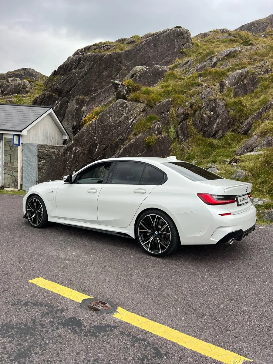 BMW 330e M-Sport - Image 3