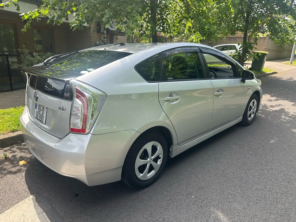151 Toyota Prius / Hybrid Automatic - Image 3
