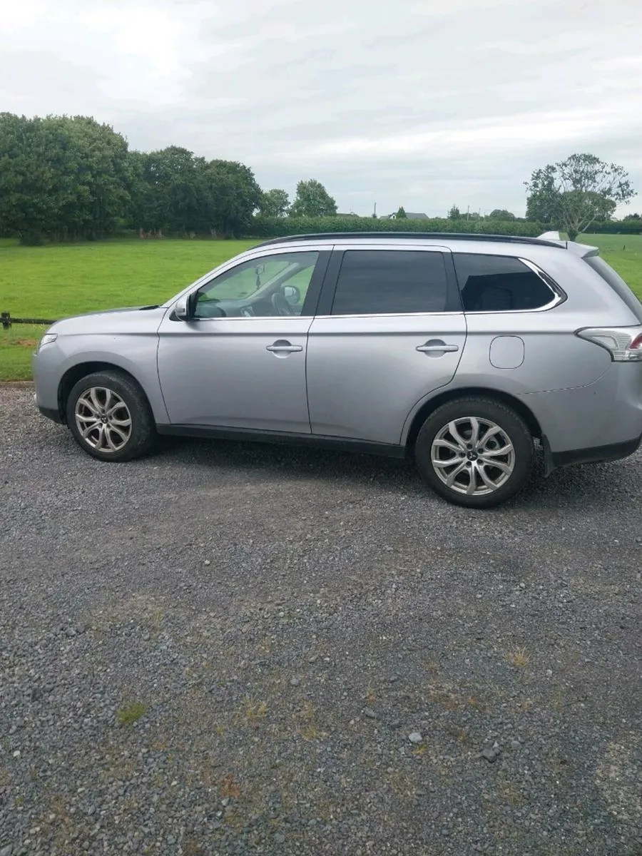 Mitsubishi Outlander 4WD - Image 1
