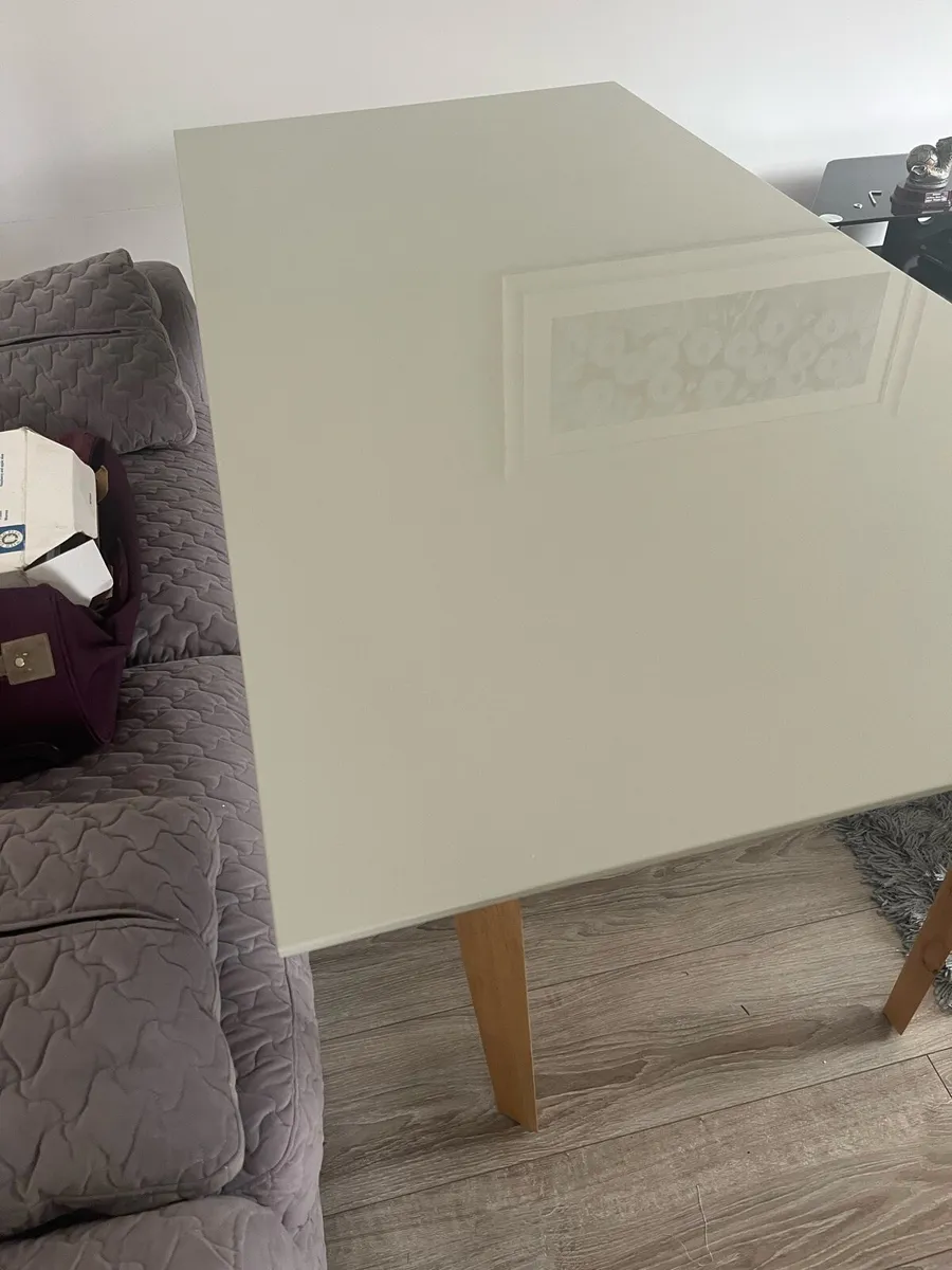 Kitchen table - Image 1