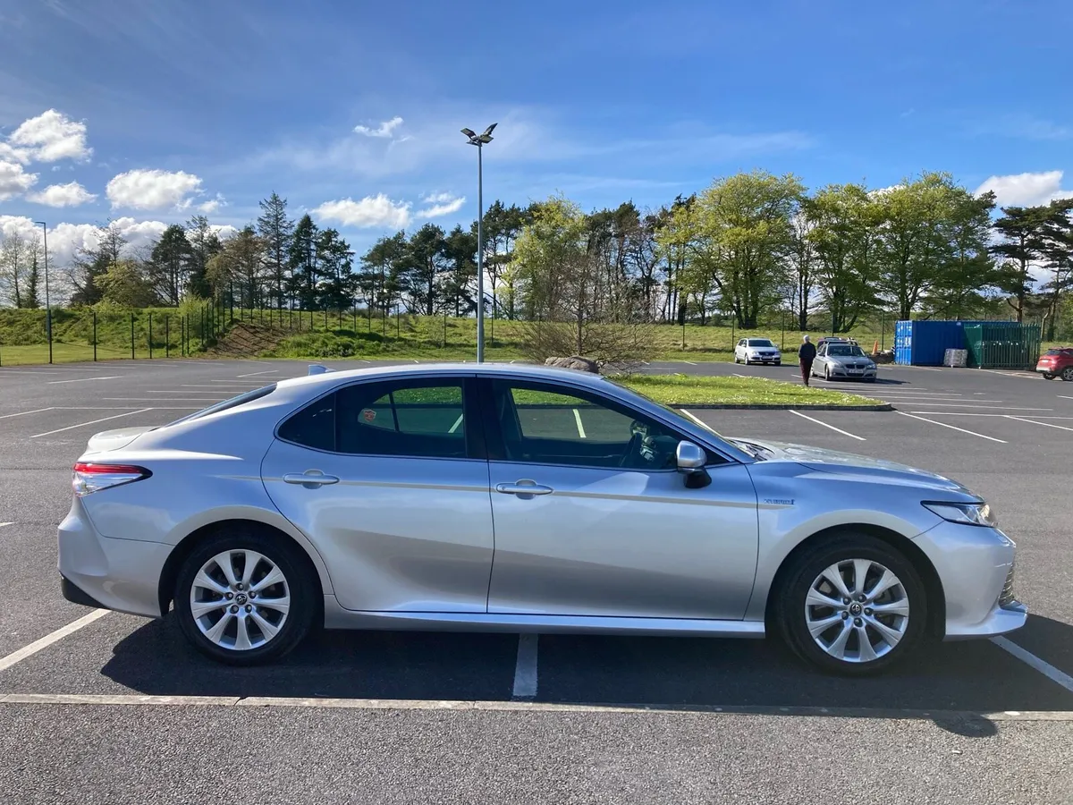 Toyota Camry Hybird Low Milage - Image 3