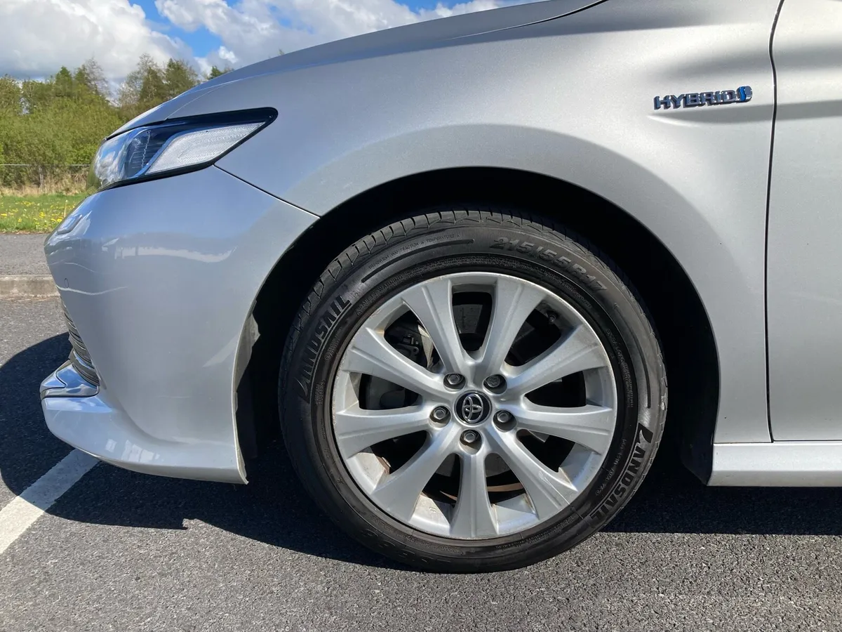 Toyota Camry Hybird Low Milage - Image 4