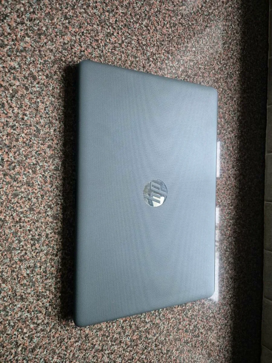 Hp 15 laptop - Image 2