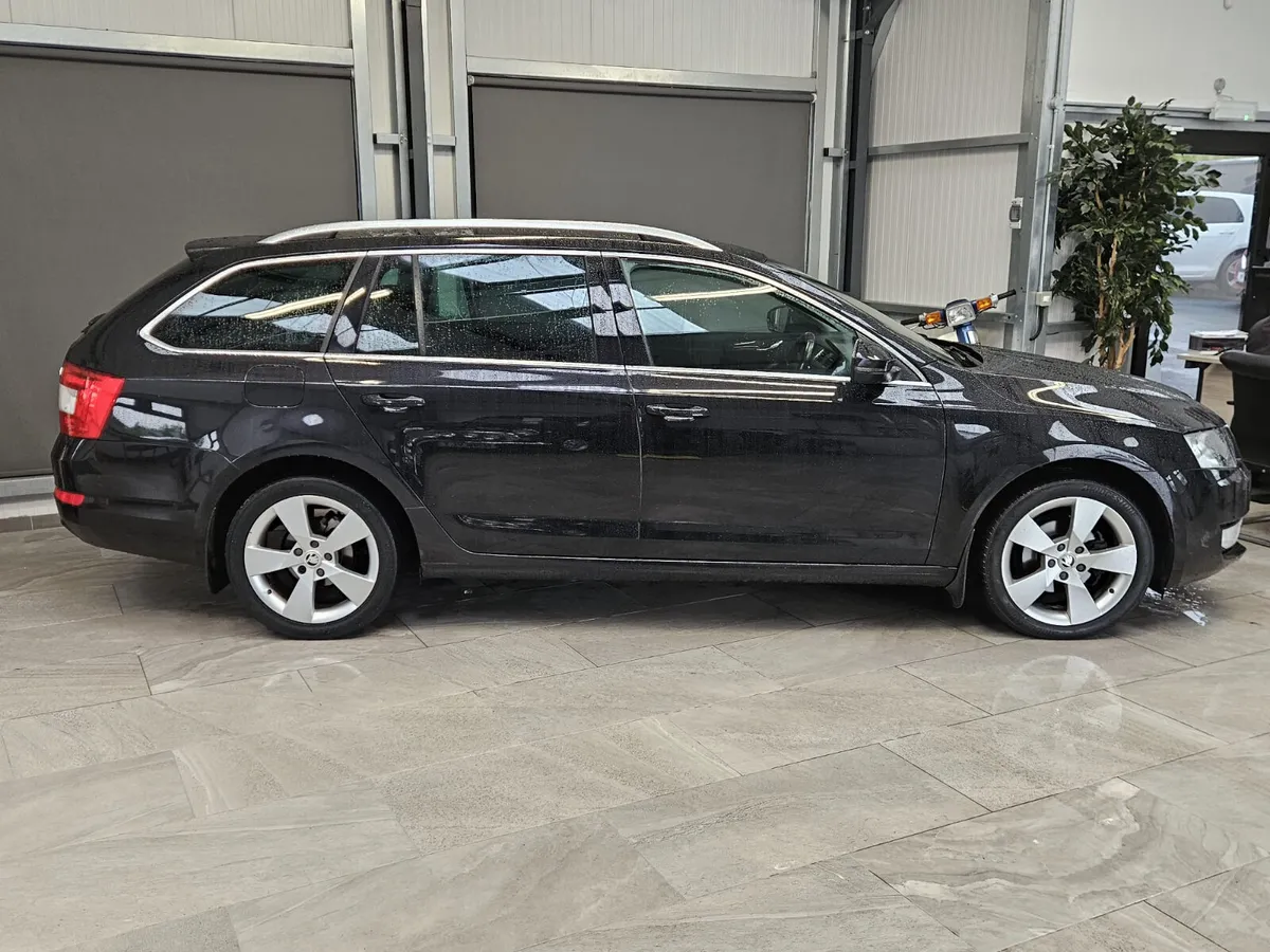 16 SKODA OCTAVIA ESTATE STYLE EDITION - Image 3