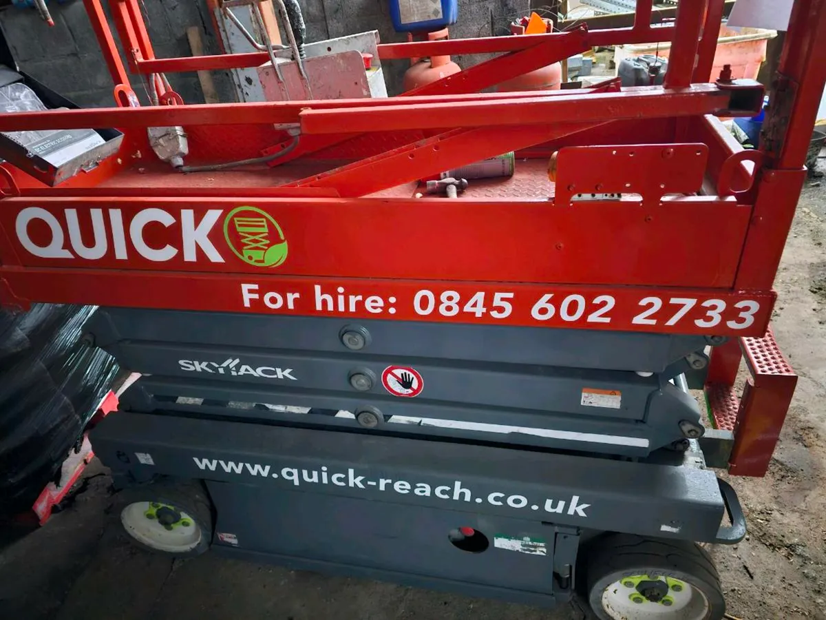Skyjack scissors lift - Image 1