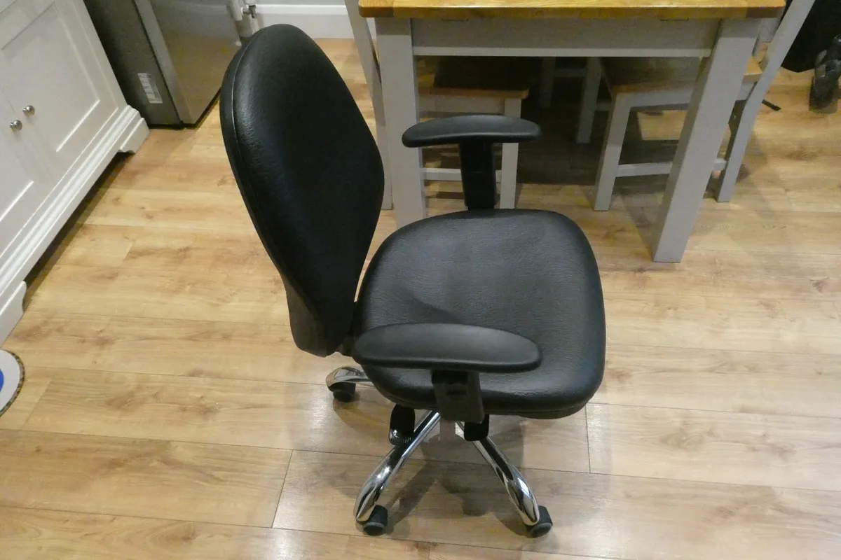 Office Chair - Image 1