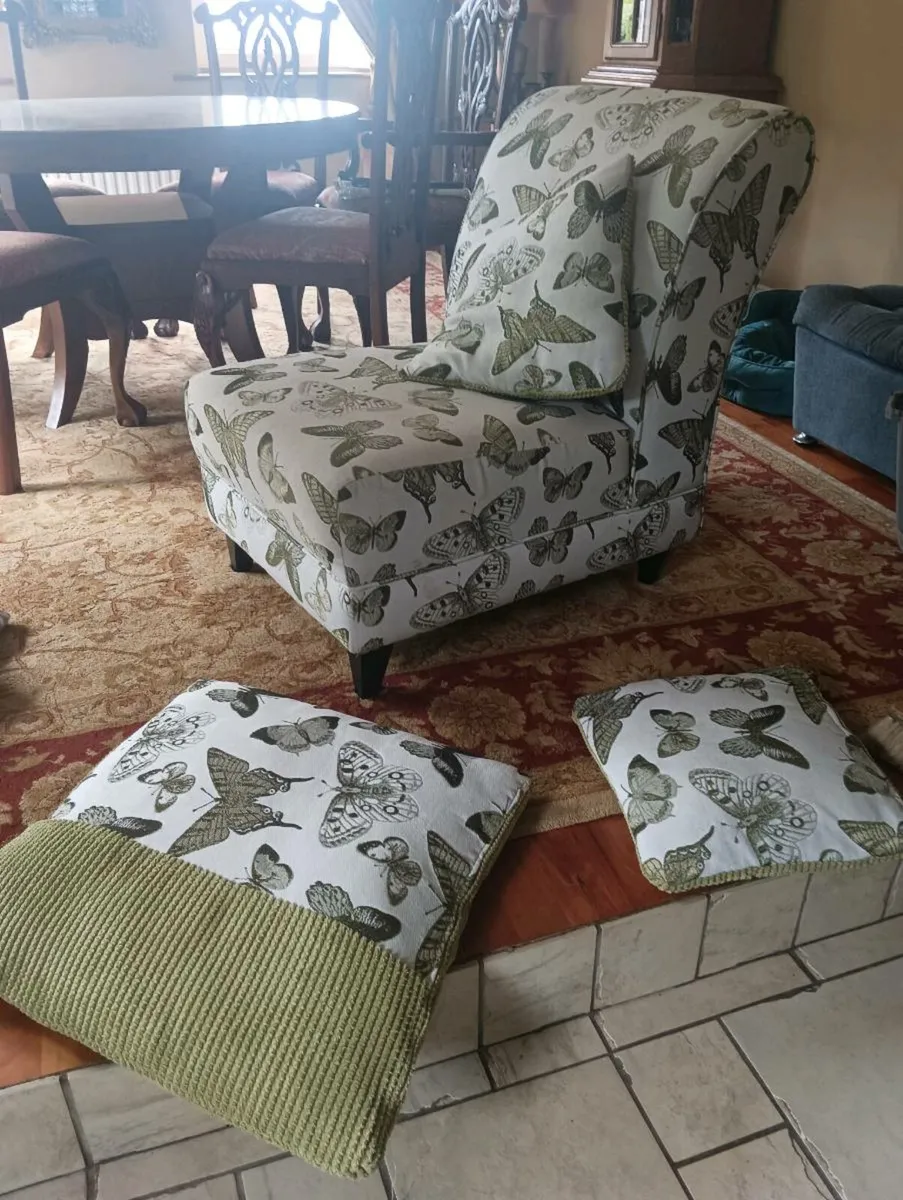 Beautiful butterfly chair and cushion s to match - Image 3