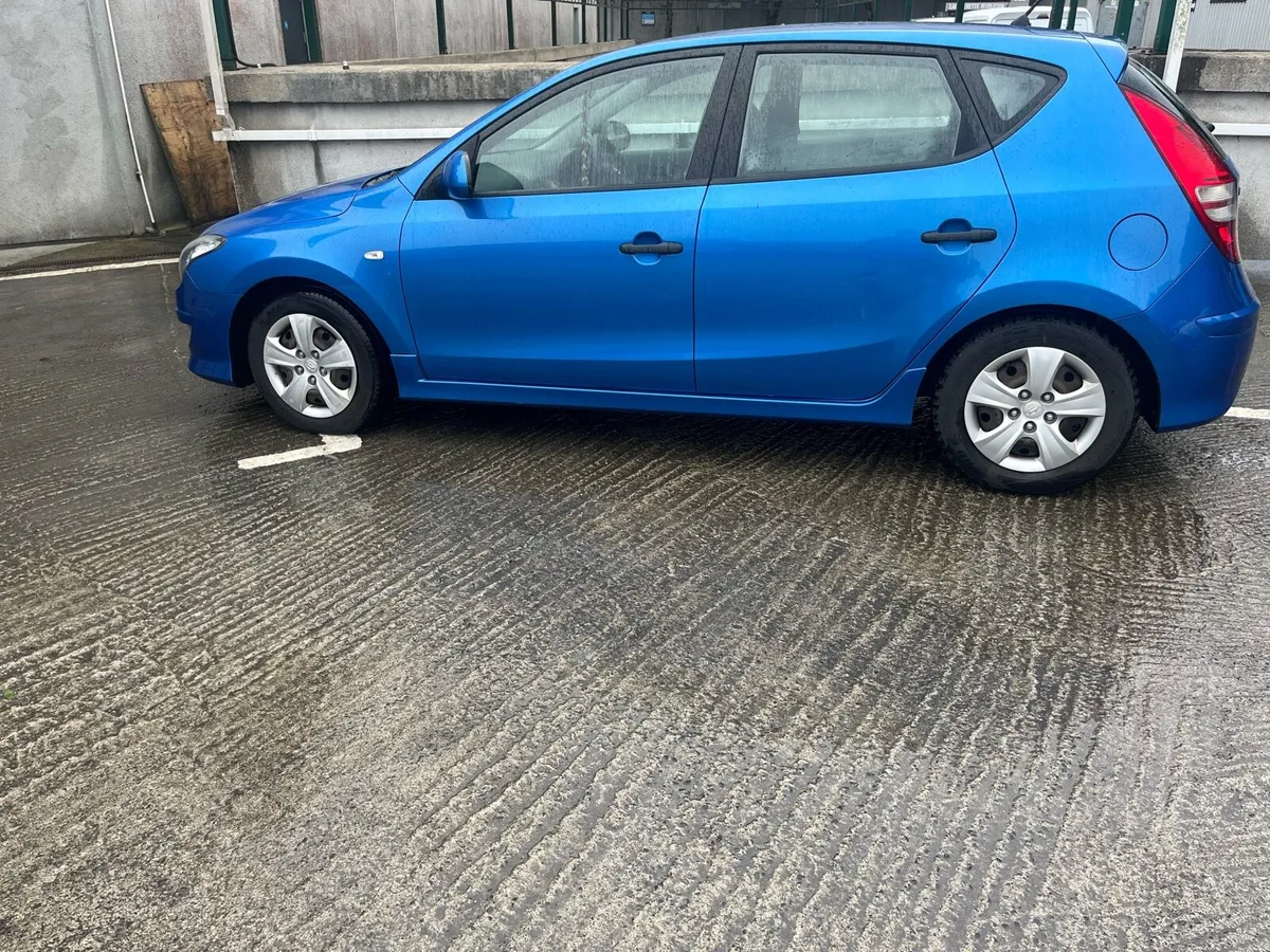 Hyundai I30 2011 - Image 2