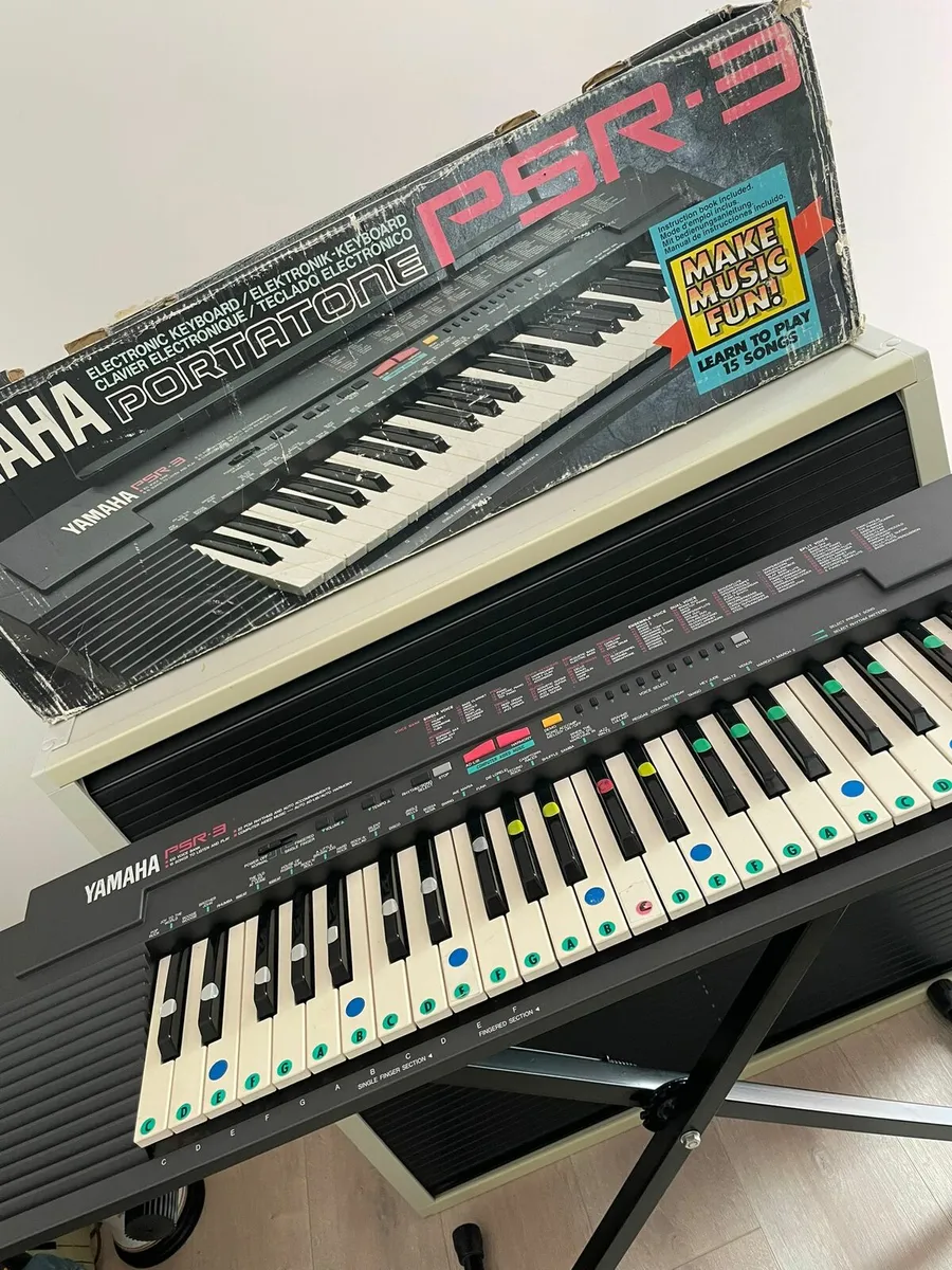 Yamaha Keyboard & Stand - Image 1