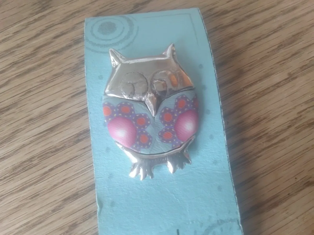 STUDIO 43 CRAFT ARTISAN OWL BROOCH NEW - Image 1