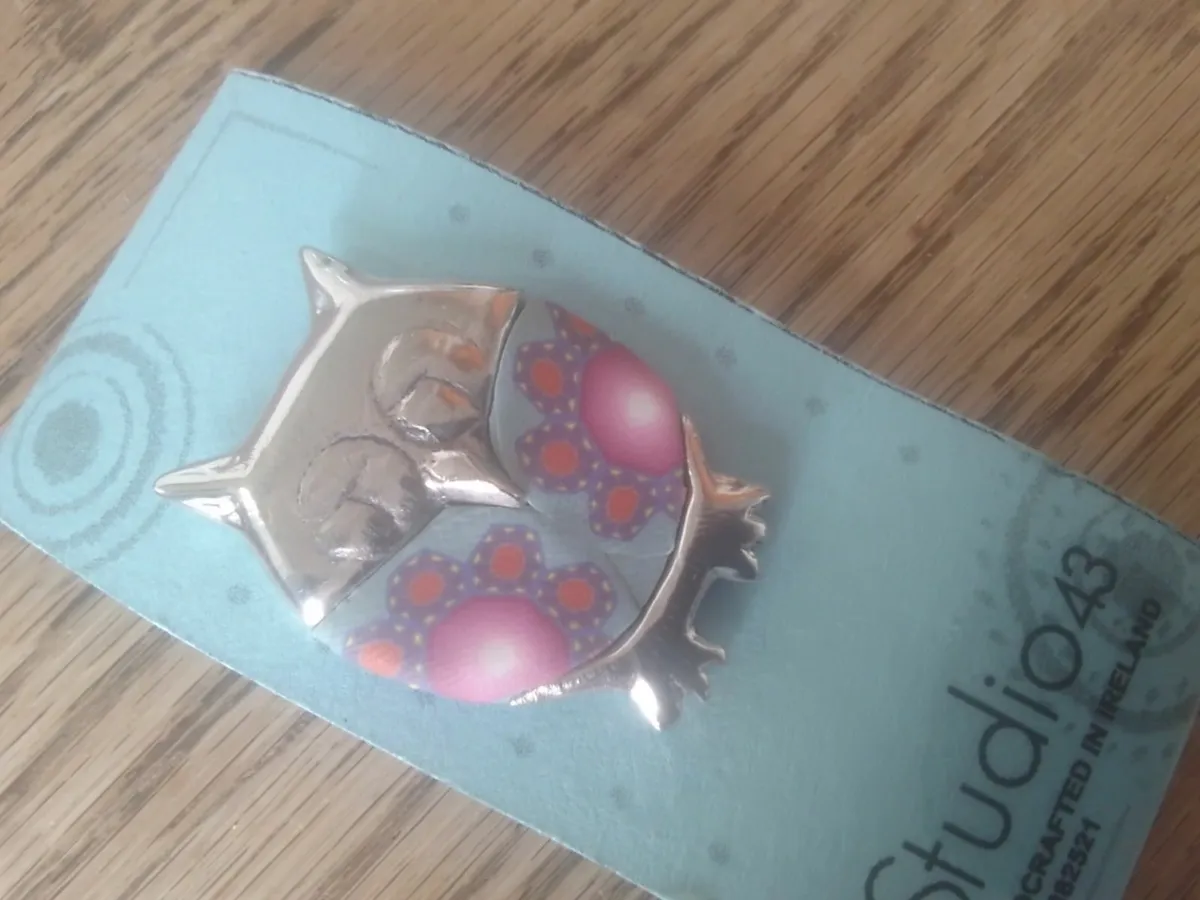 STUDIO 43 CRAFT ARTISAN OWL BROOCH NEW - Image 3