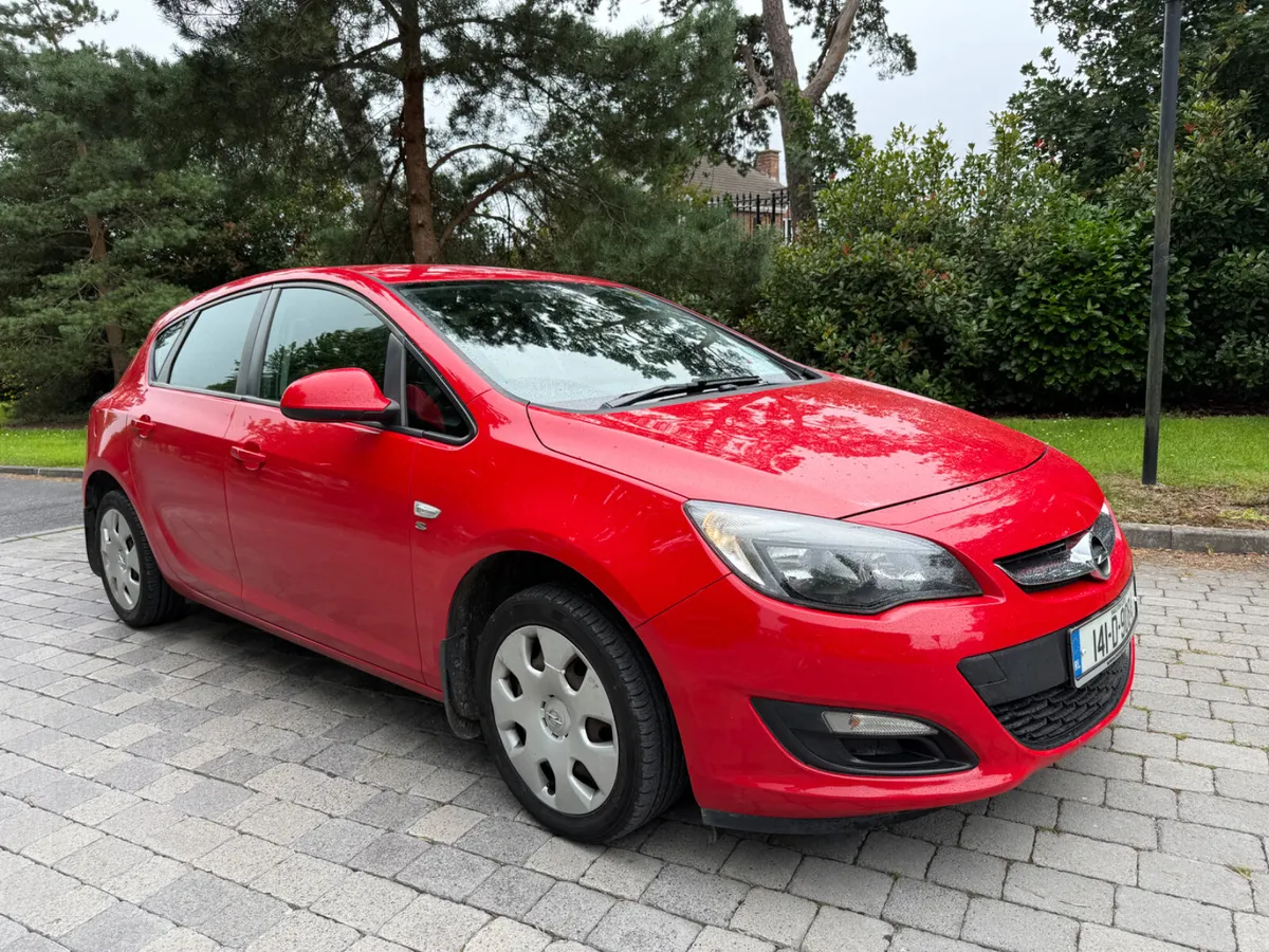 Opel Astra 2014 CDTI LOW KMS - Image 2
