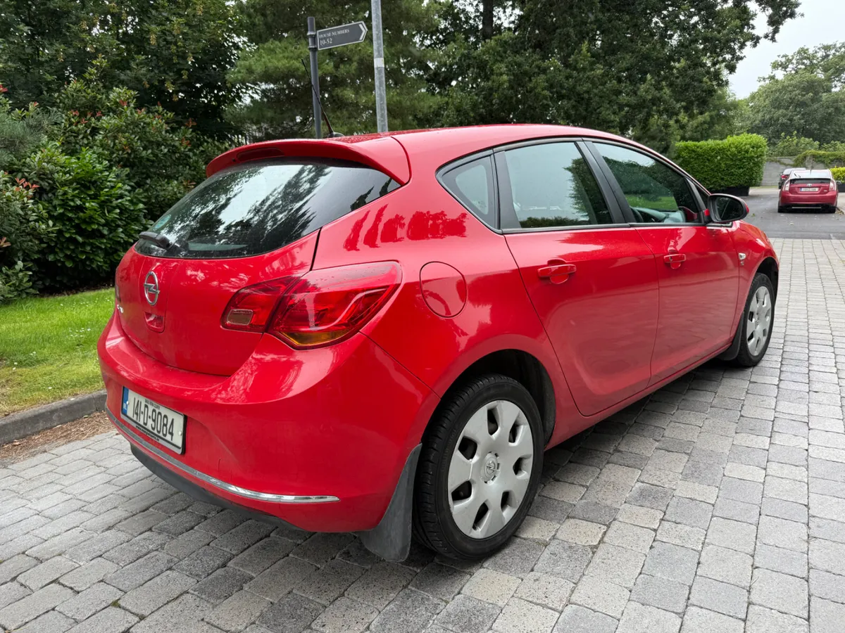 Opel Astra 2014 CDTI LOW KMS - Image 4