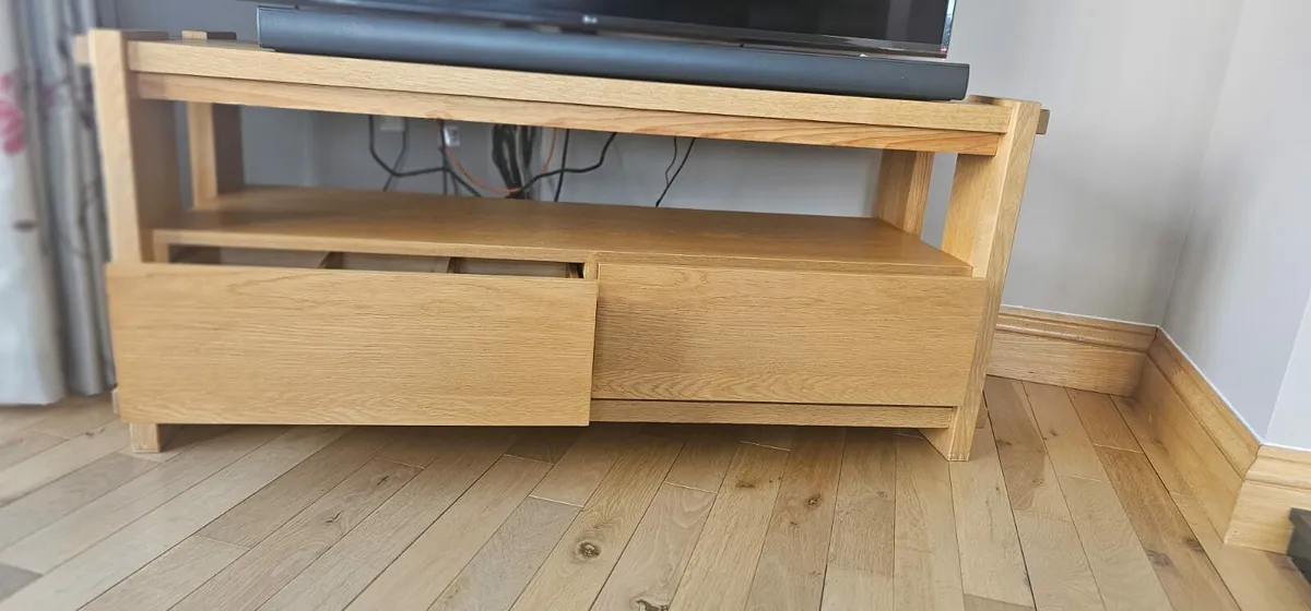 Solid oak tv stand with drawers - Image 1