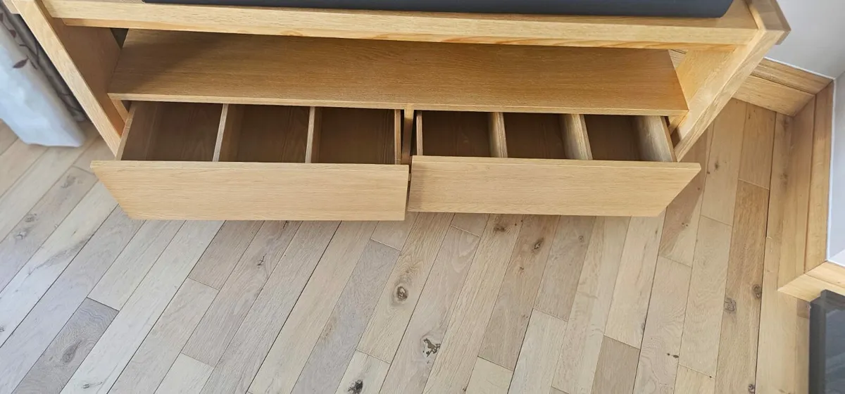 Solid oak tv stand with drawers - Image 2