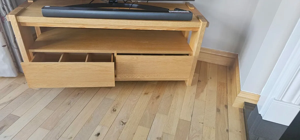 Solid oak tv stand with drawers - Image 3