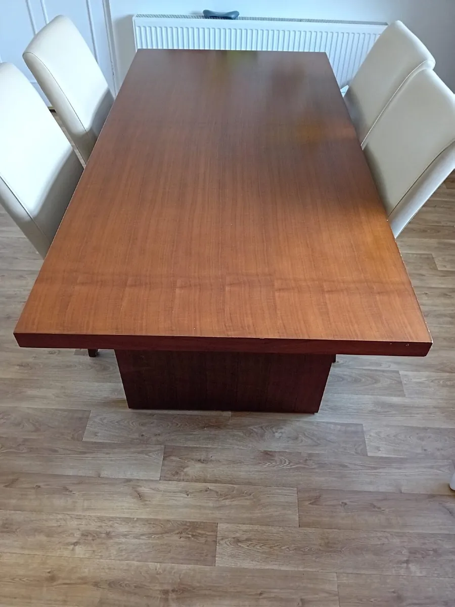 Table and chairs - Image 2