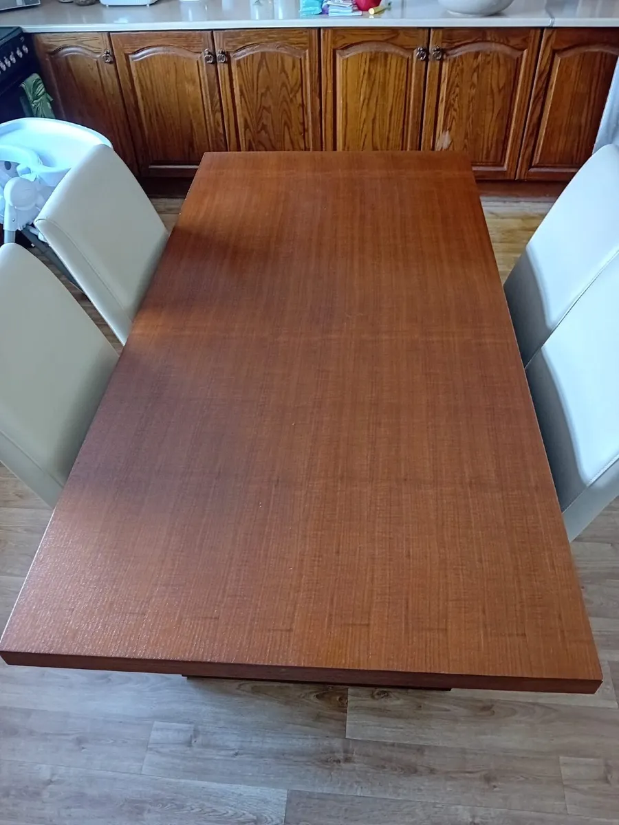 Table and chairs - Image 3