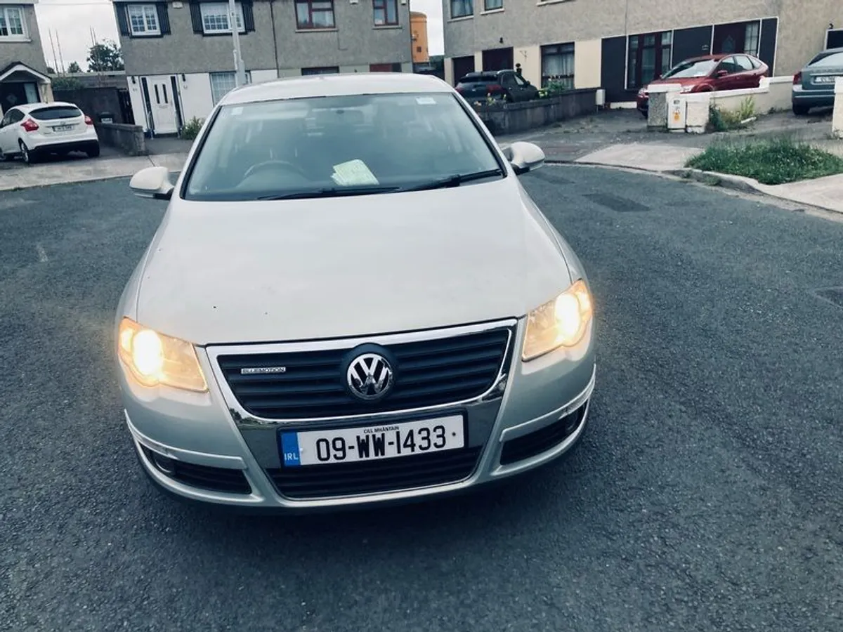 2009 Volkswagen Passat - Image 2
