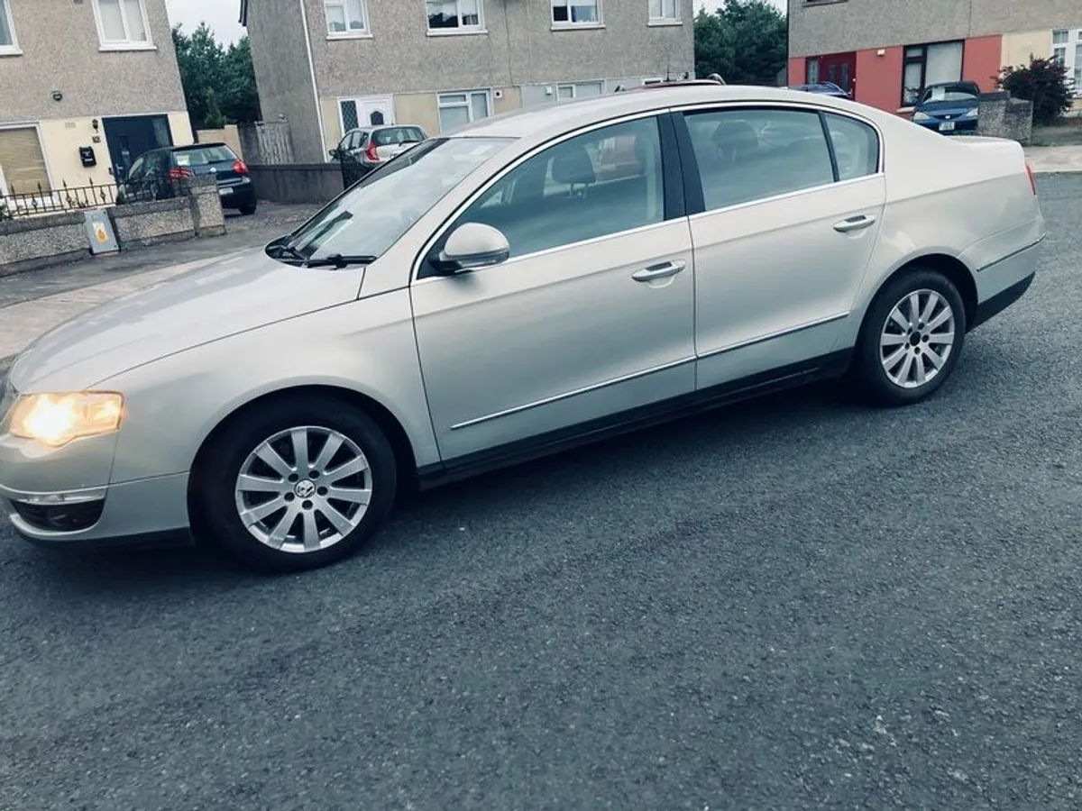 2009 Volkswagen Passat - Image 3