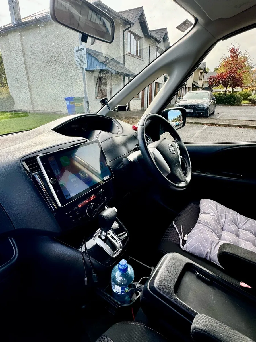 Nissan Serena 8 Seat Automatic Excellent Condition - Image 1