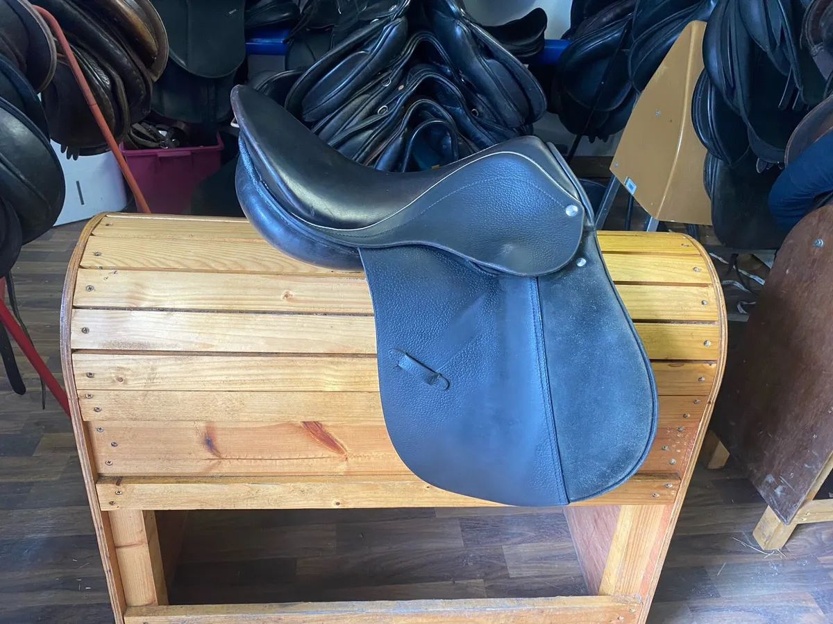 16” zaldi Tom black Leather saddle - Image 1