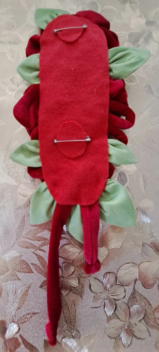 Brooch - velvet flowers with leaves - Image 2