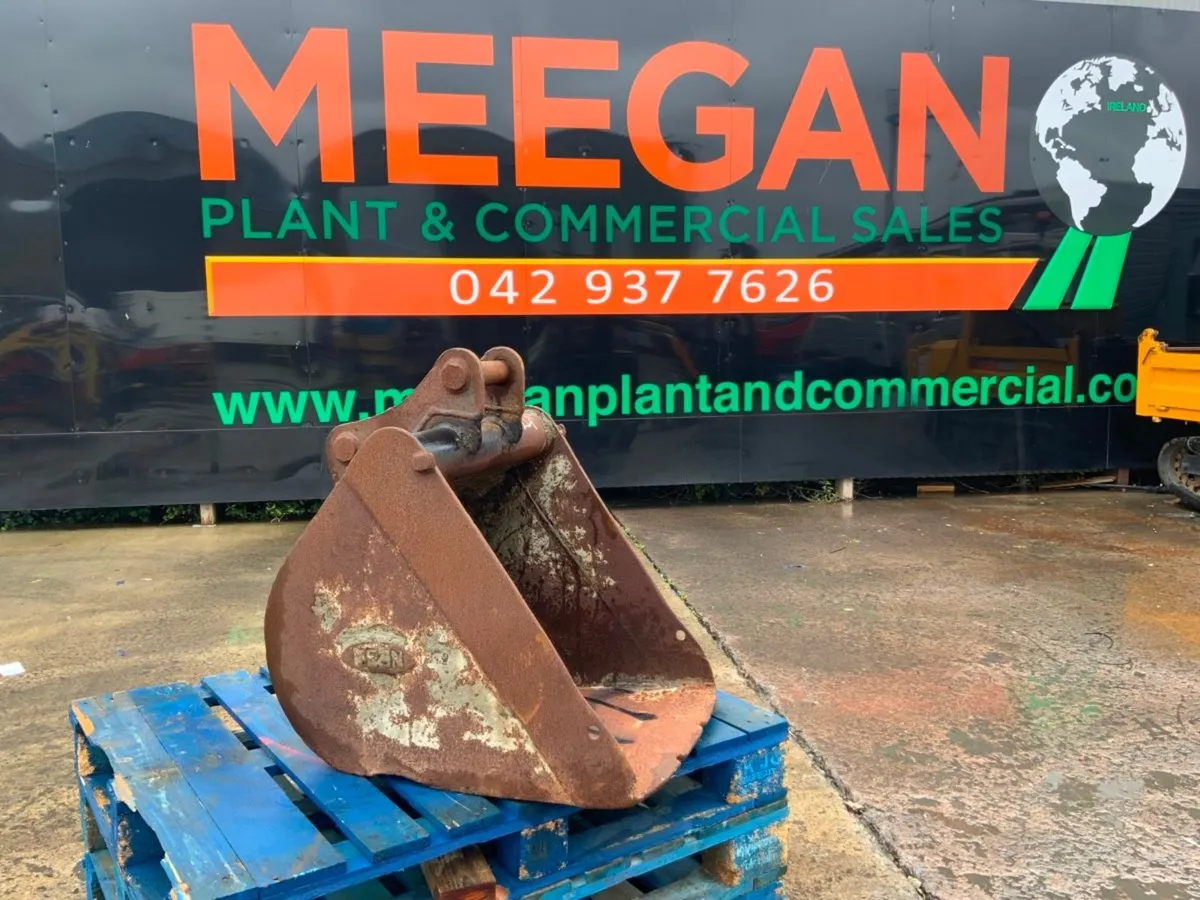 24" DIGGING BUCKET....50mm PINS......197w. - Image 1