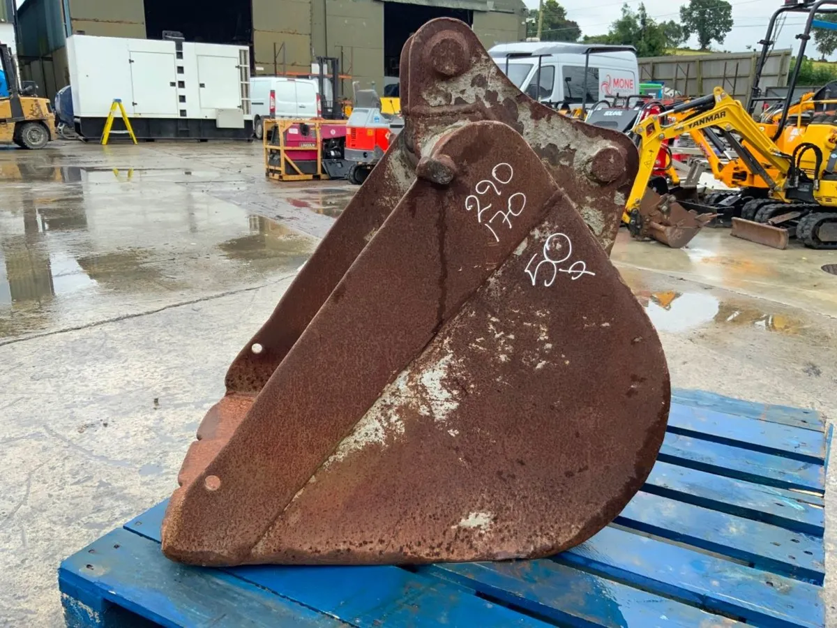 24" DIGGING BUCKET....50mm PINS......197w. - Image 3