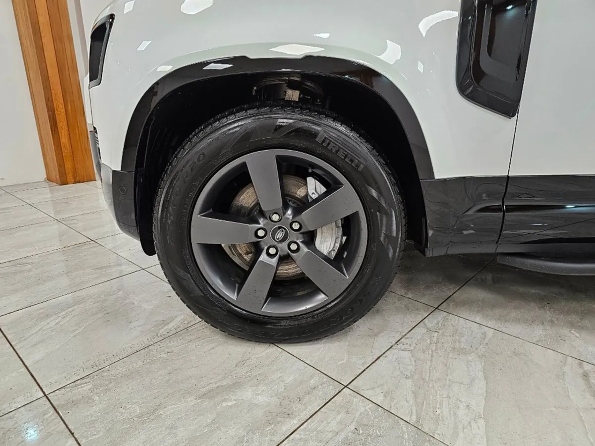 Land Rover Defender X Dynamic HSE - Image 3