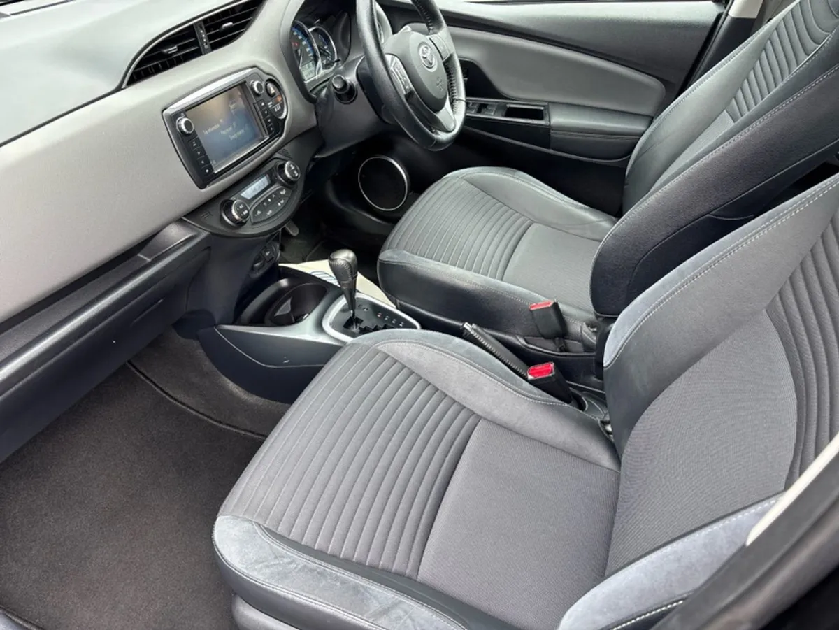 Toyota Yaris Hybrid Luxury MC 4DR Auto - Image 3