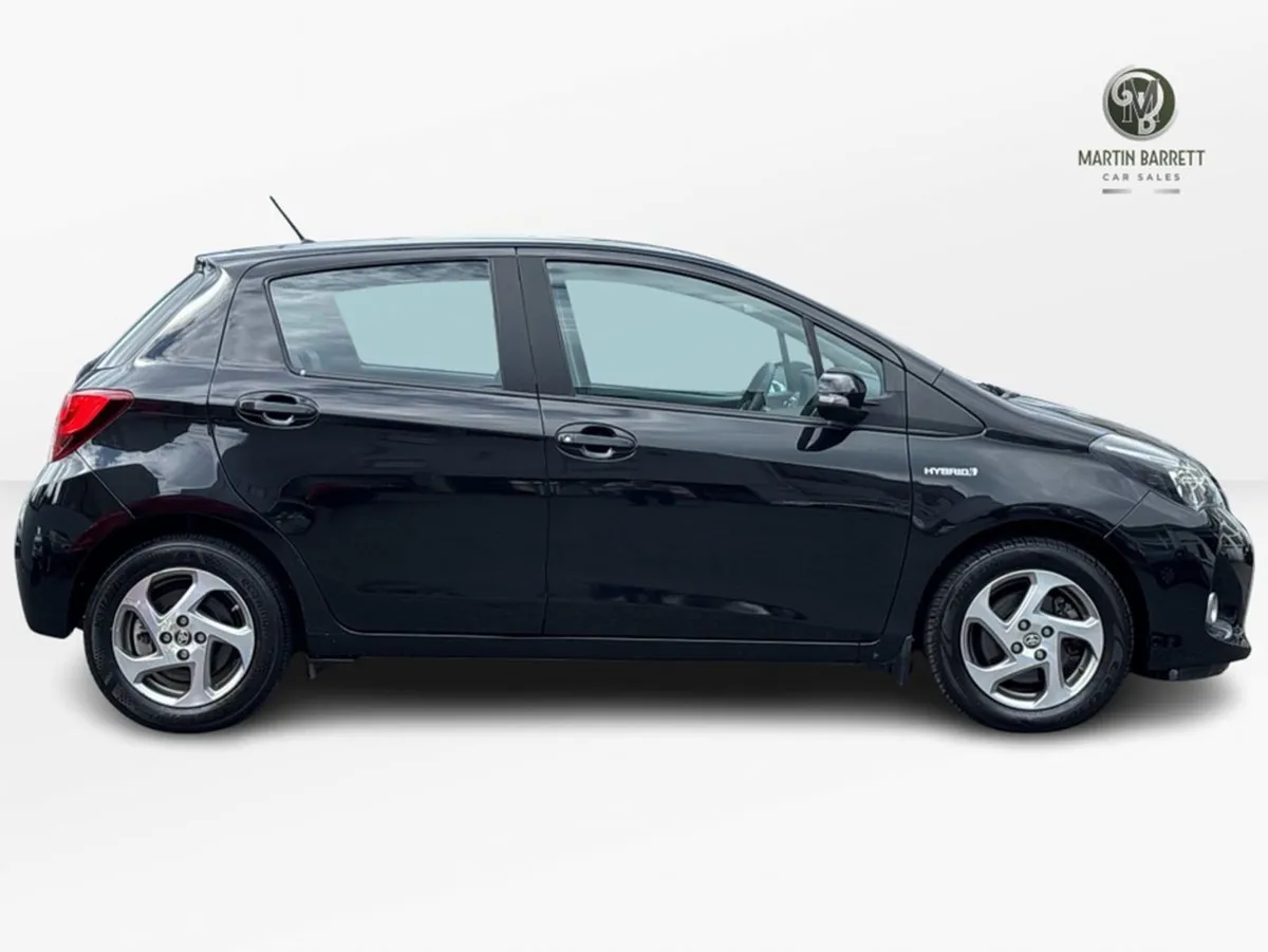 Toyota Yaris Hybrid Luxury MC 4DR Auto - Image 4
